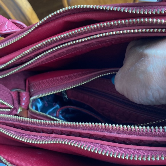 Axel elegant 4 compartments, 3 zipper structured crocodile burgundy  hand bag - Picture 12 of 17